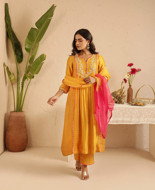 Gold Suit Set with Tissue Kali