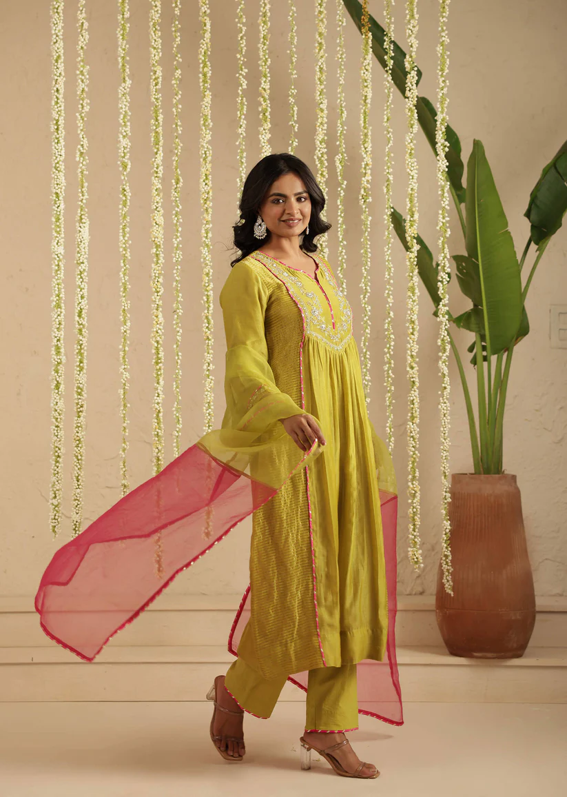 Gulabik Mehendi Green Suit Set with Tissue Kali