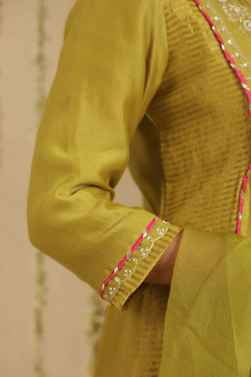 Gulabik Mehendi Green Suit Set with Tissue Kali