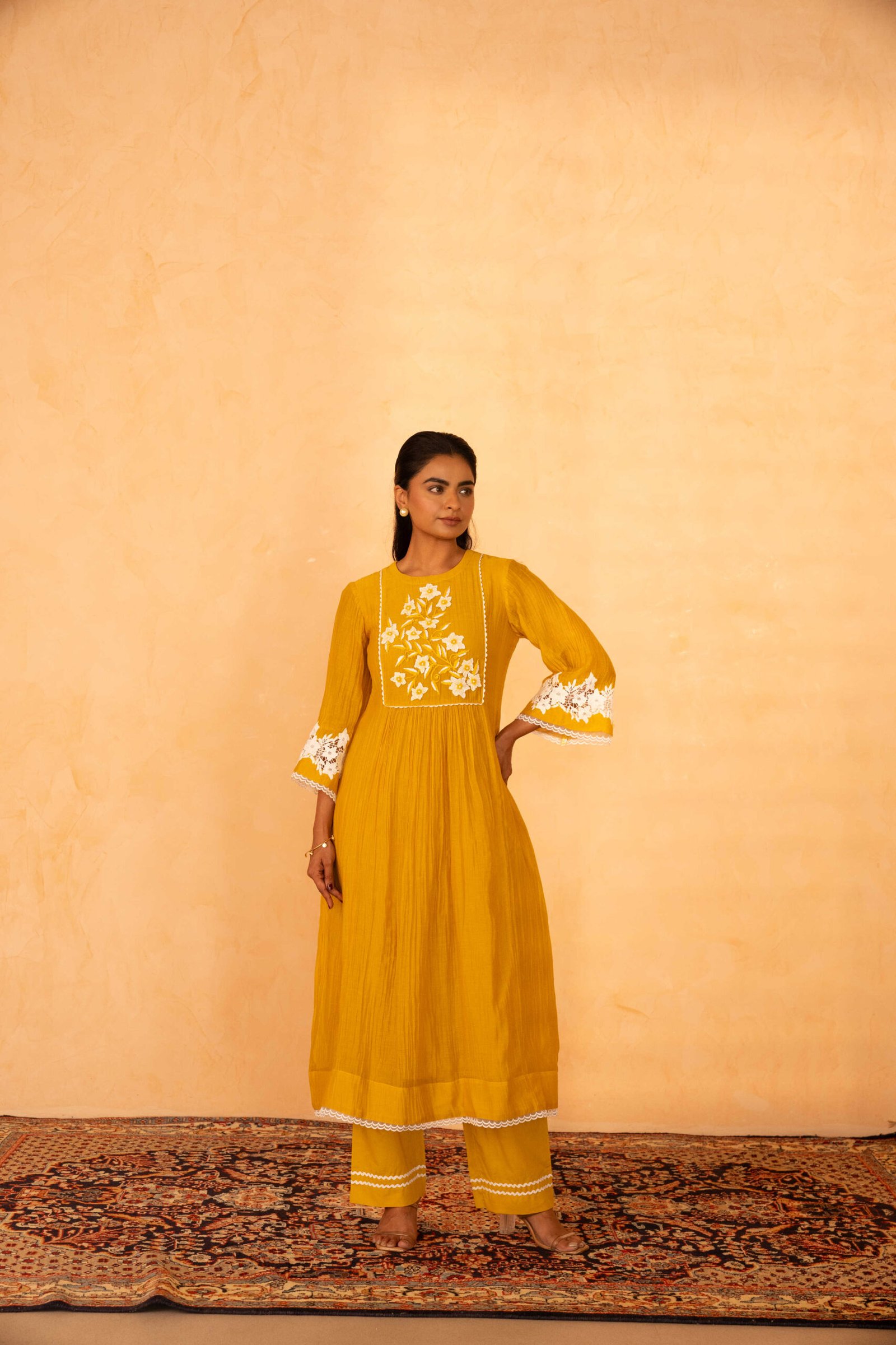Gulabik Rati Kurta Pant Set – Yellow