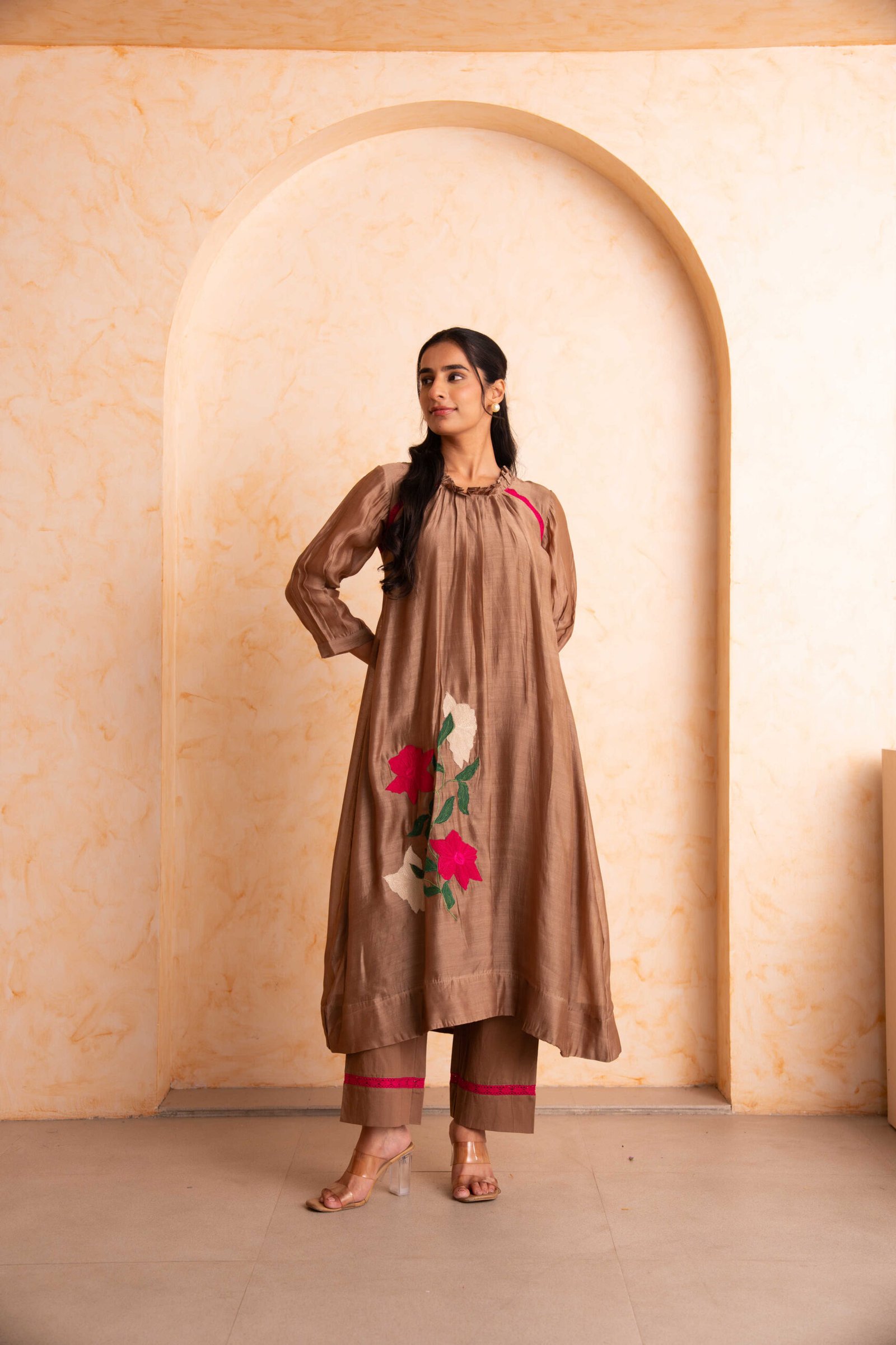 Gulabik Shubha Kurta Pant Set – Beige